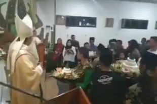 Pemberian 9 buah tumpeng oleh Banser Nadhlatul Ulama